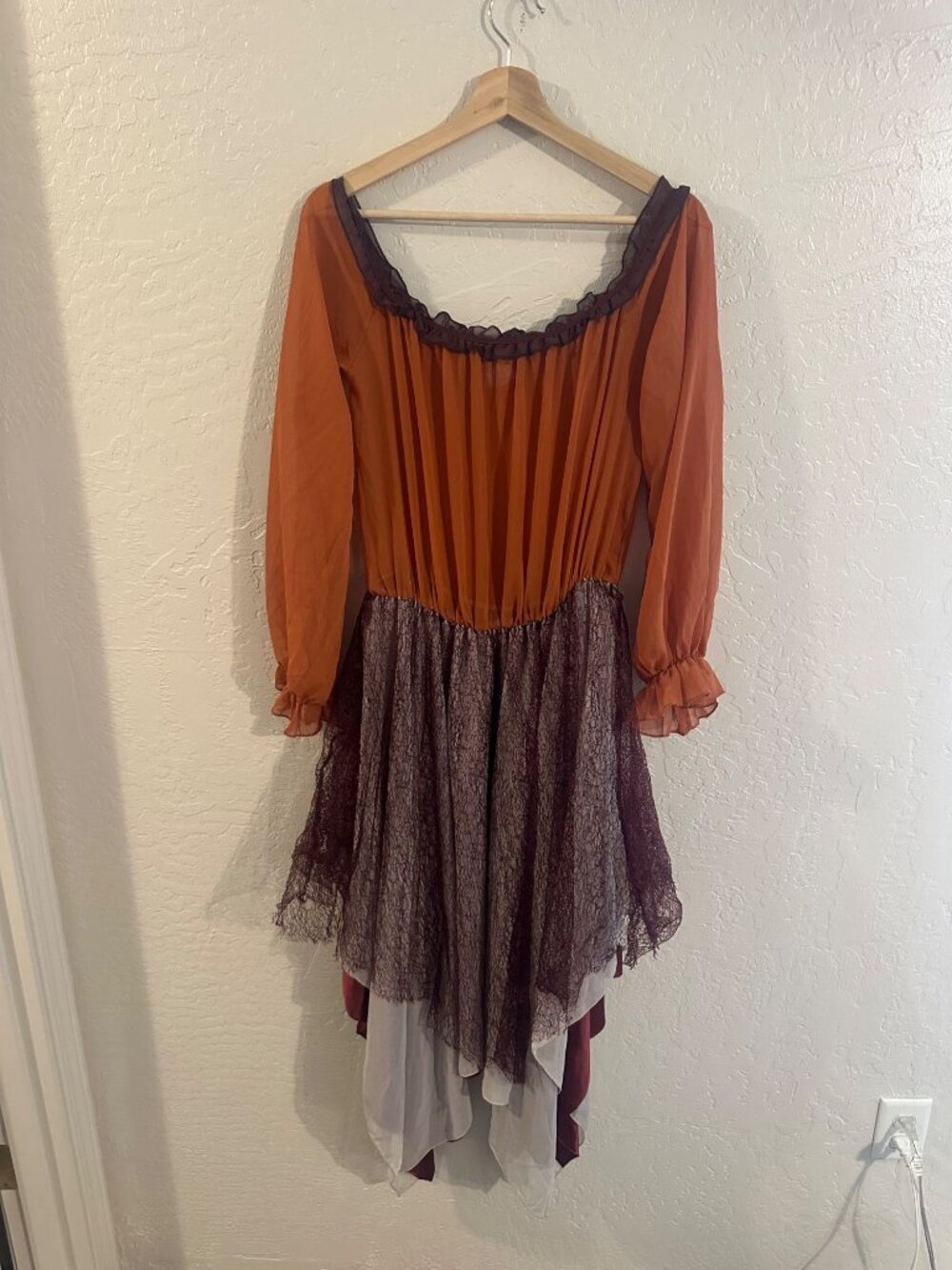 Disney Hocus Pocus Spirit Halloween Mary Sanderson Witch Costume